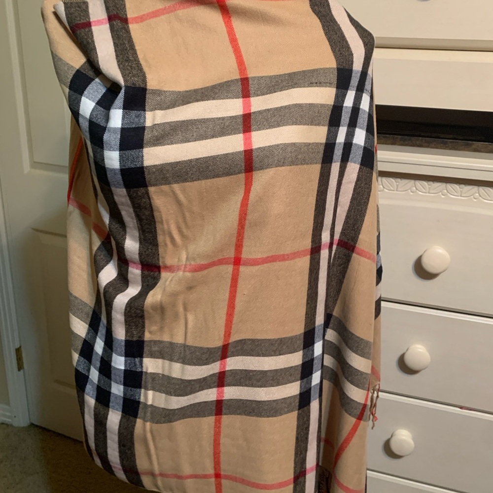 “Burberry”fashion style Plaid Tan and Black plaid blanket Shawl 72”x25”